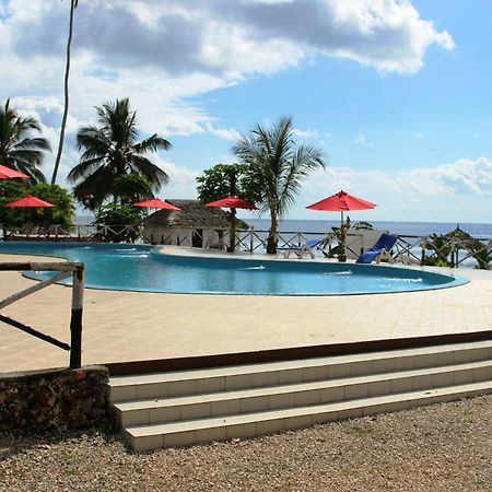 Coconut Tree Village Beach Resort Уроа Екстер'єр фото