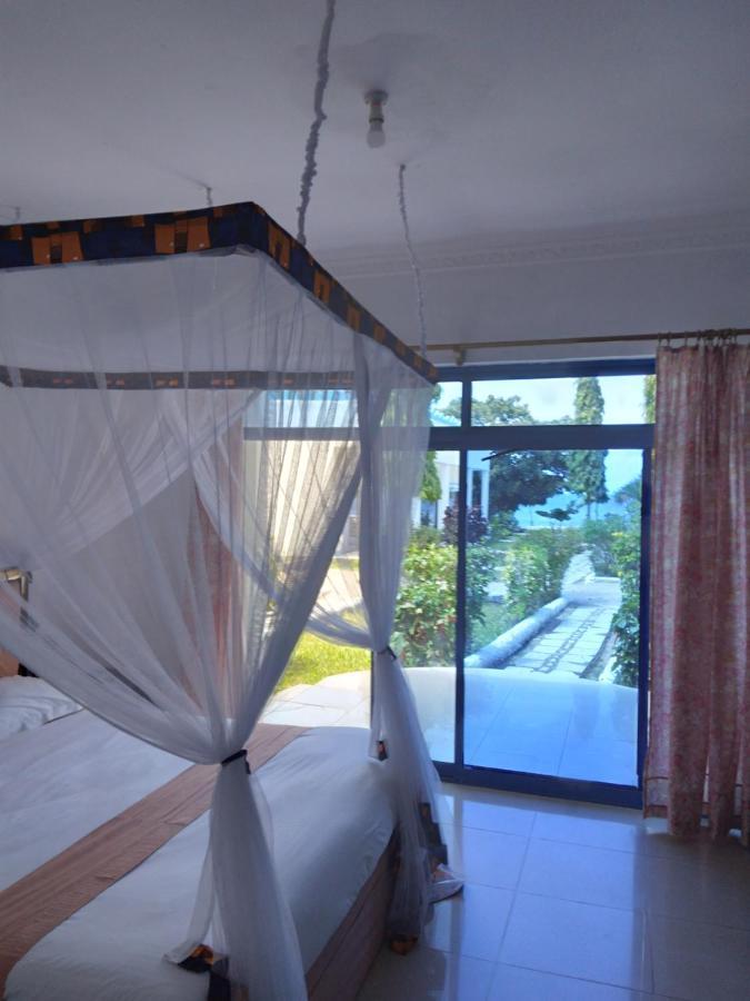 Coconut Tree Village Beach Resort Уроа Екстер'єр фото