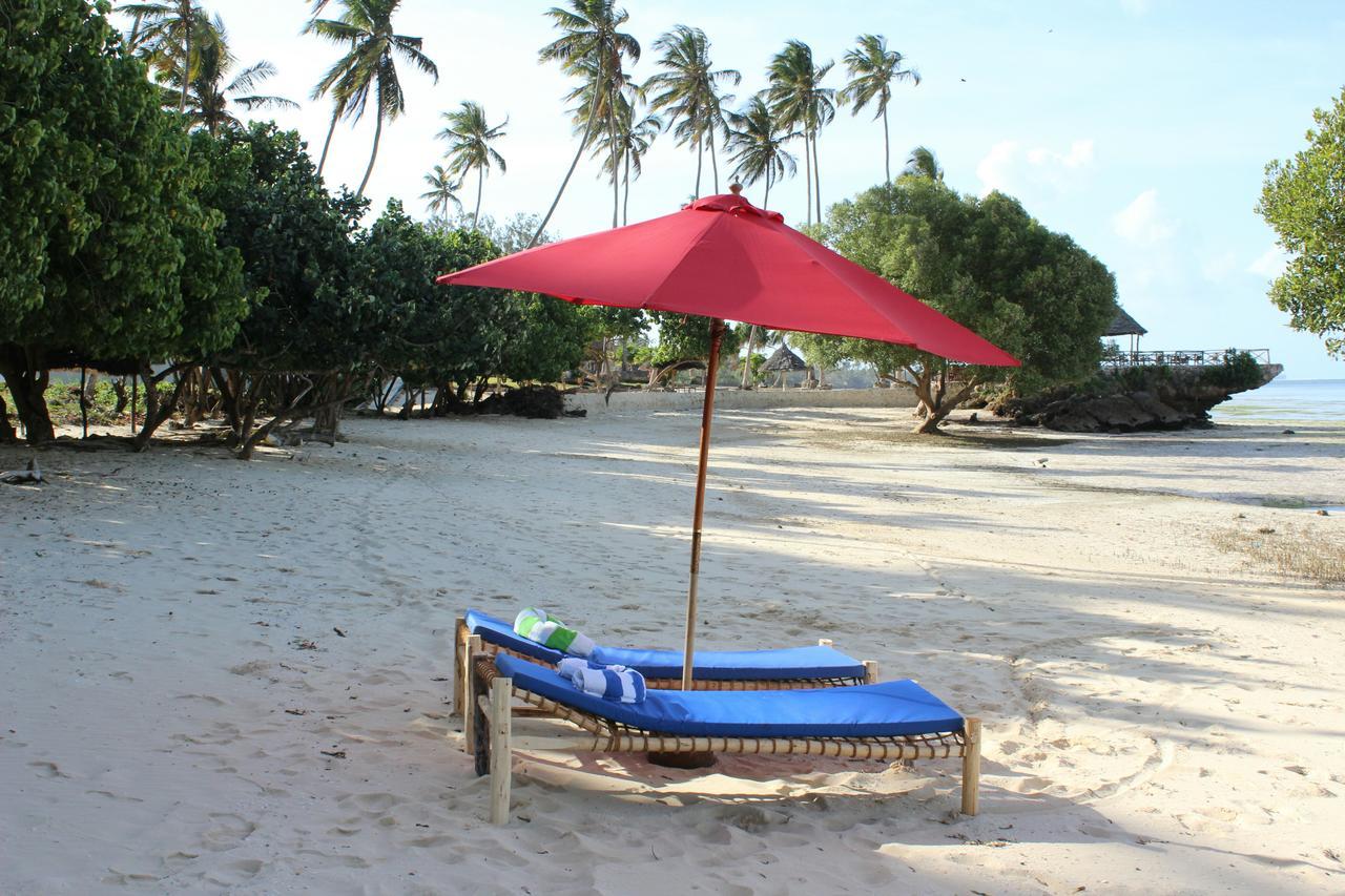 Coconut Tree Village Beach Resort Уроа Екстер'єр фото