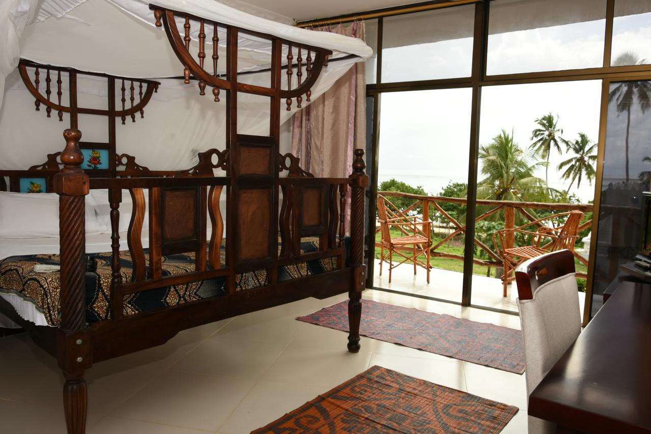 Coconut Tree Village Beach Resort Уроа Екстер'єр фото