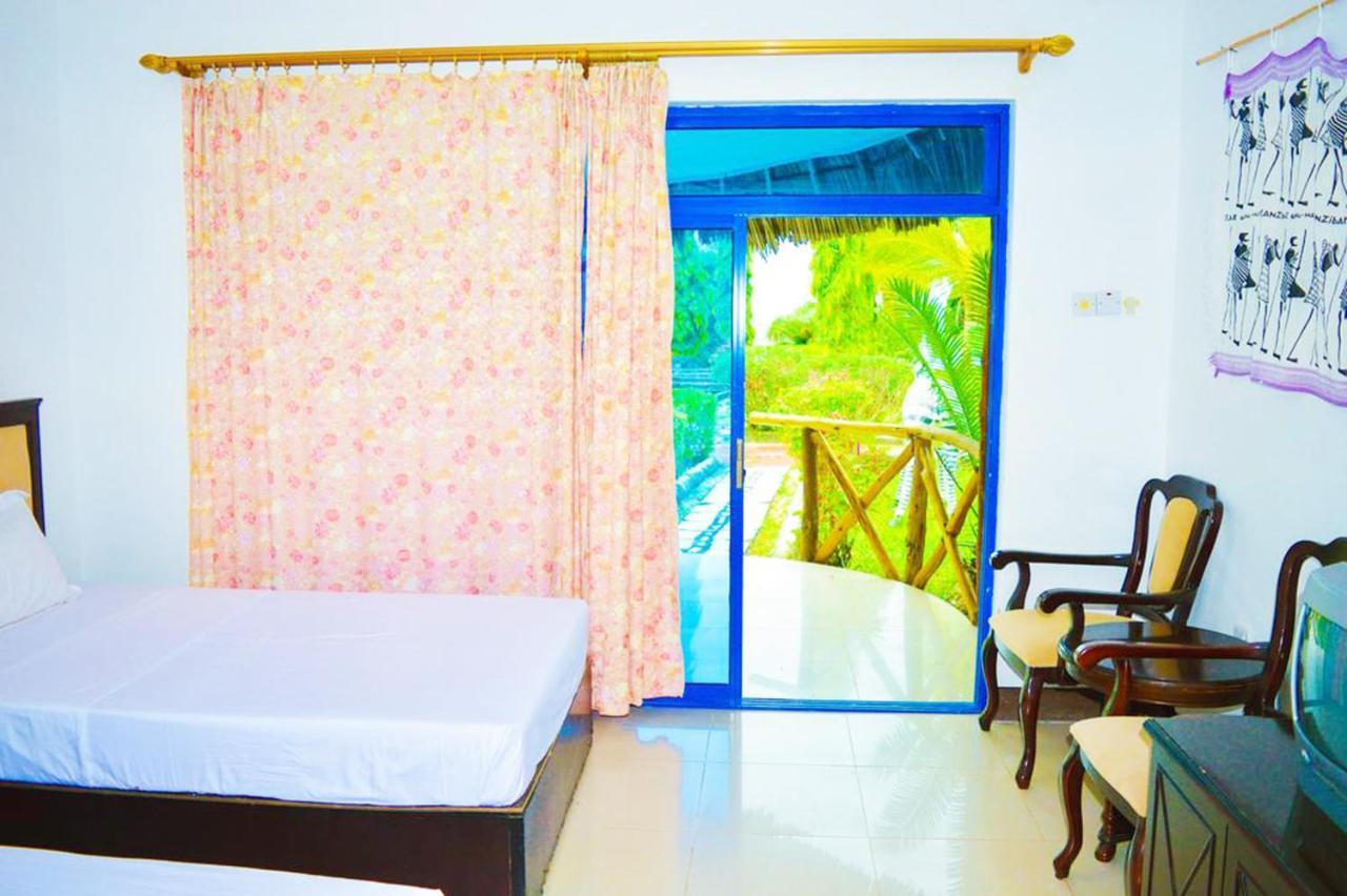 Coconut Tree Village Beach Resort Уроа Екстер'єр фото